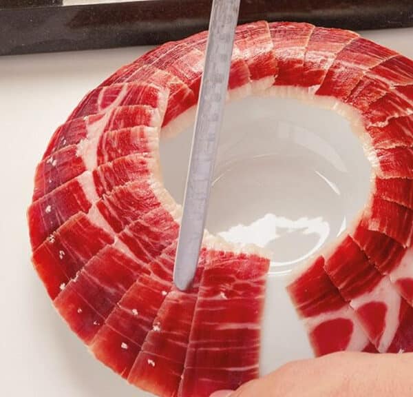 La cata de jamón ibérico pasa por tres fases: visual, aromática y gustativa