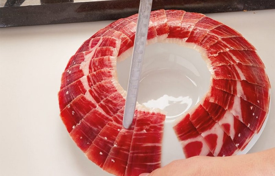 La cata de jamón ibérico pasa por tres fases: visual, aromática y gustativa