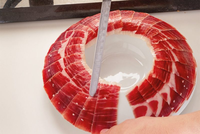 La cata de jamón ibérico pasa por tres fases: visual, aromática y gustativa