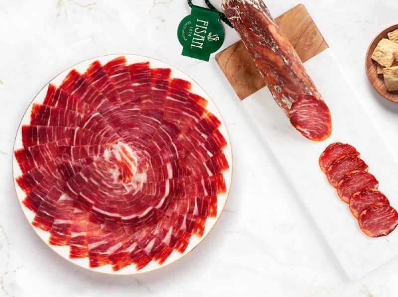 El jamón ibérico y el lomo ibérico no se consideran embutidos: su proceso de elaboración determina el motivo